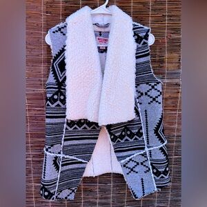 Mossimo supply co. Sherpa vest size M like new